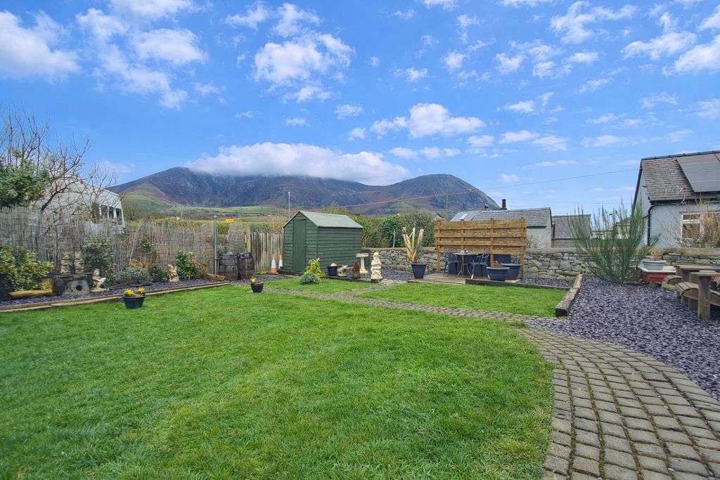 Property photo 2 of 24 25.Png