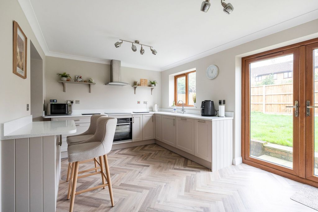 Property photo 2 of 28