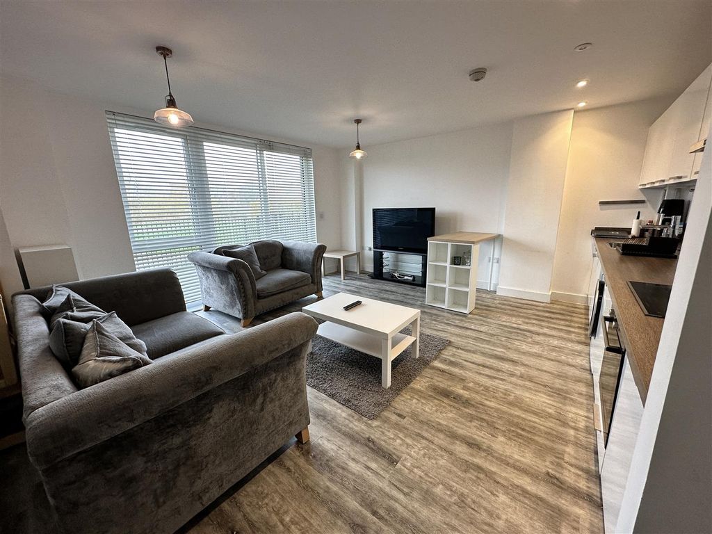 Property photo 1 of 13 Eb620717-B29A-4Ec3-Bab9-F9A651D2C73F_1_201_A.Jpeg