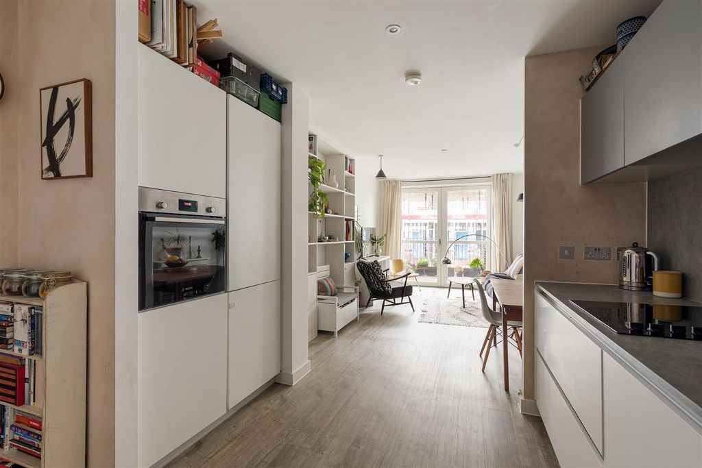 Property photo 3 of 30 Old Brewery Way, E17