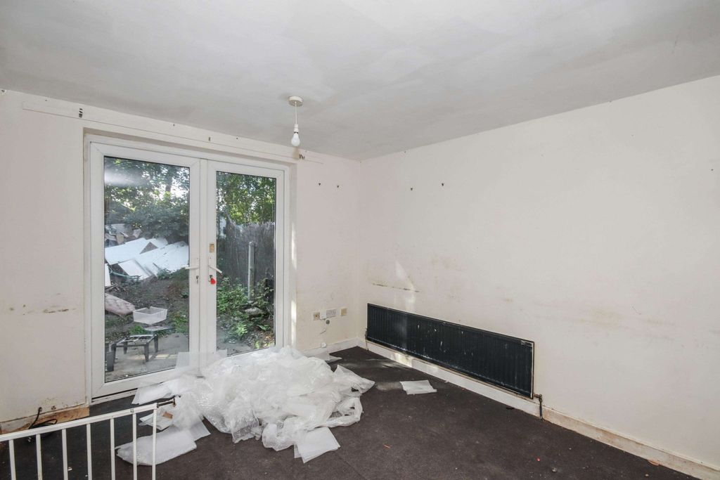 Property photo 3 of 15 12 Blake Court, Swaffham, Norfolk, Pe37 8Hg