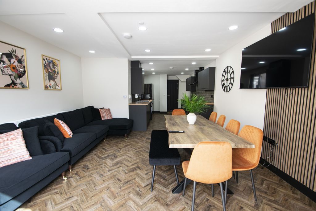 Property photo 3 of 26 Photo 5