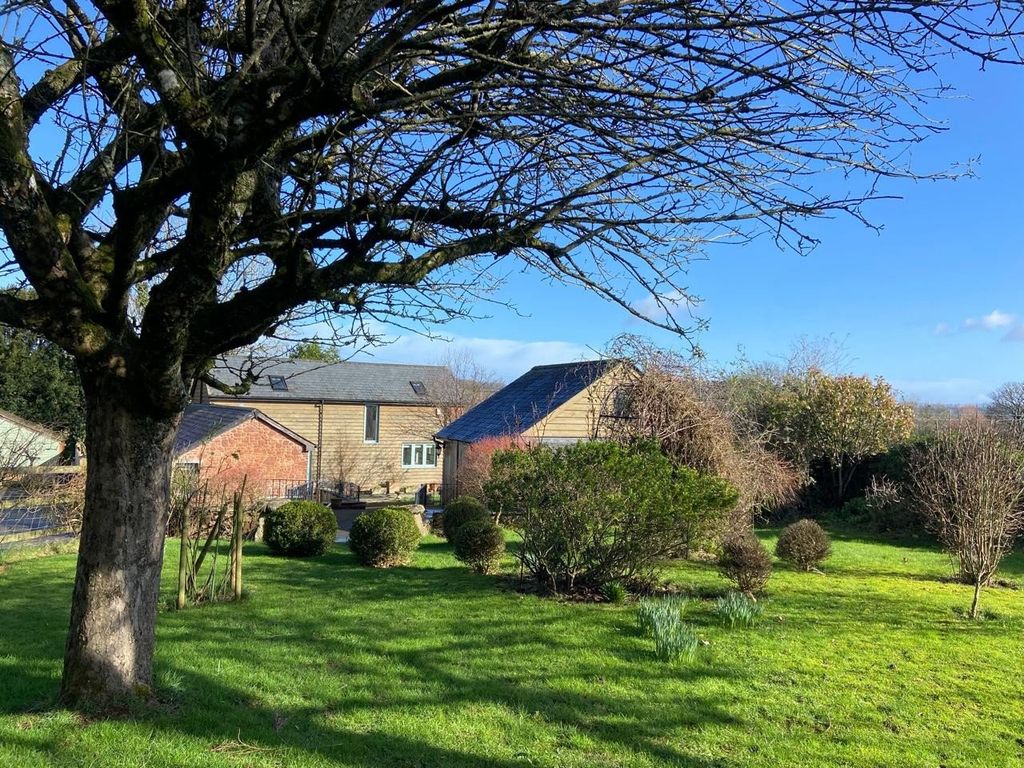 Property photo 2 of 22 Picture No. 71