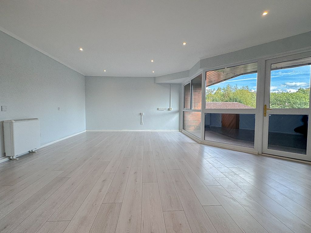 Property photo 3 of 10 Living Dining Room
