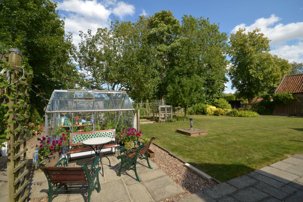 Property photo 3 of 34