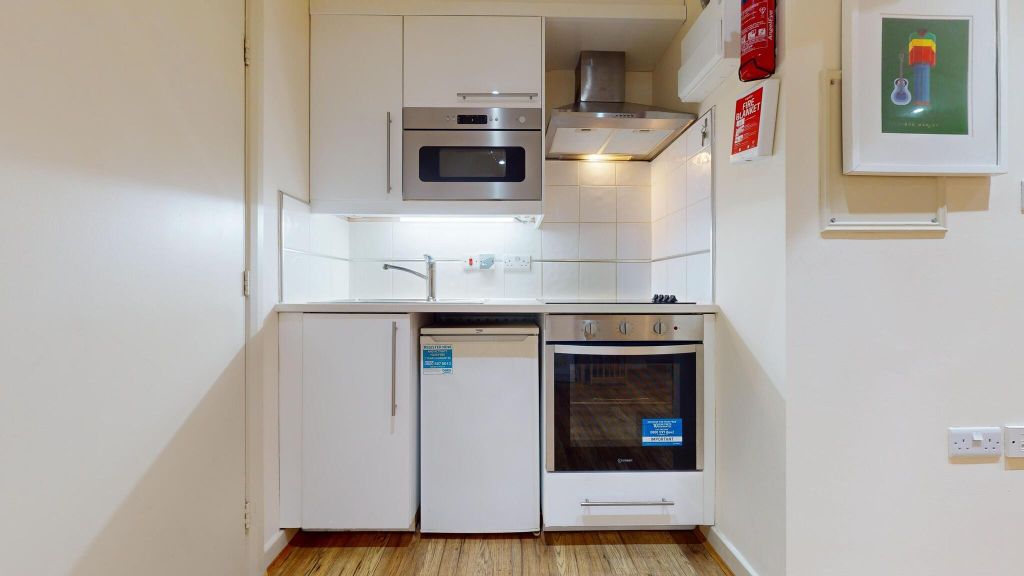 Property photo 2 of 9 Kitchen
