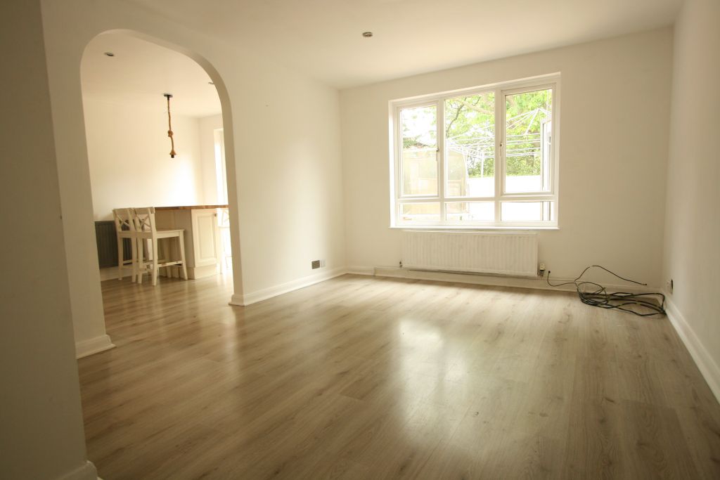 Property photo 3 of 11 Living Room
