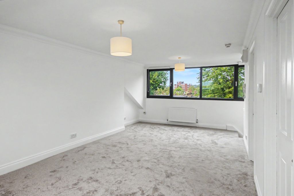 Property photo 3 of 9 3.Jpg