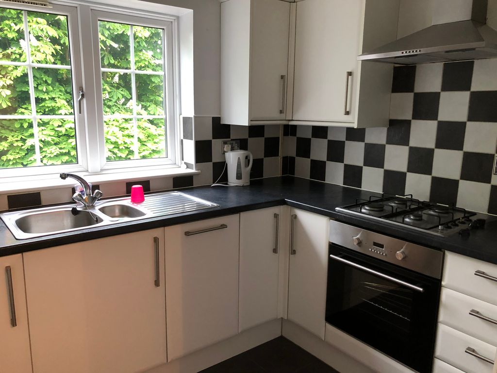 Property photo 3 of 14 Kitchen