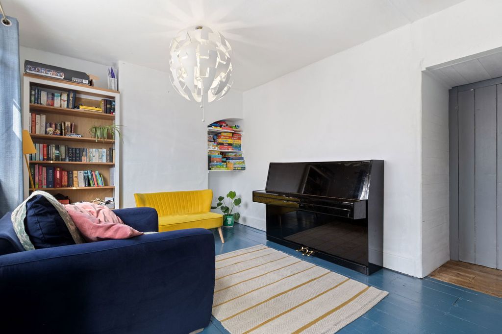 Property photo 3 of 12