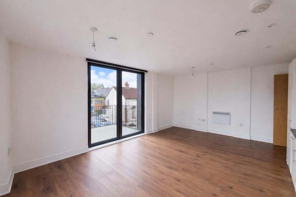 Property photo 3 of 11 Living Room