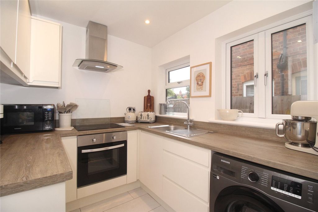 Property photo 3 of 9 Fitted Kitchen