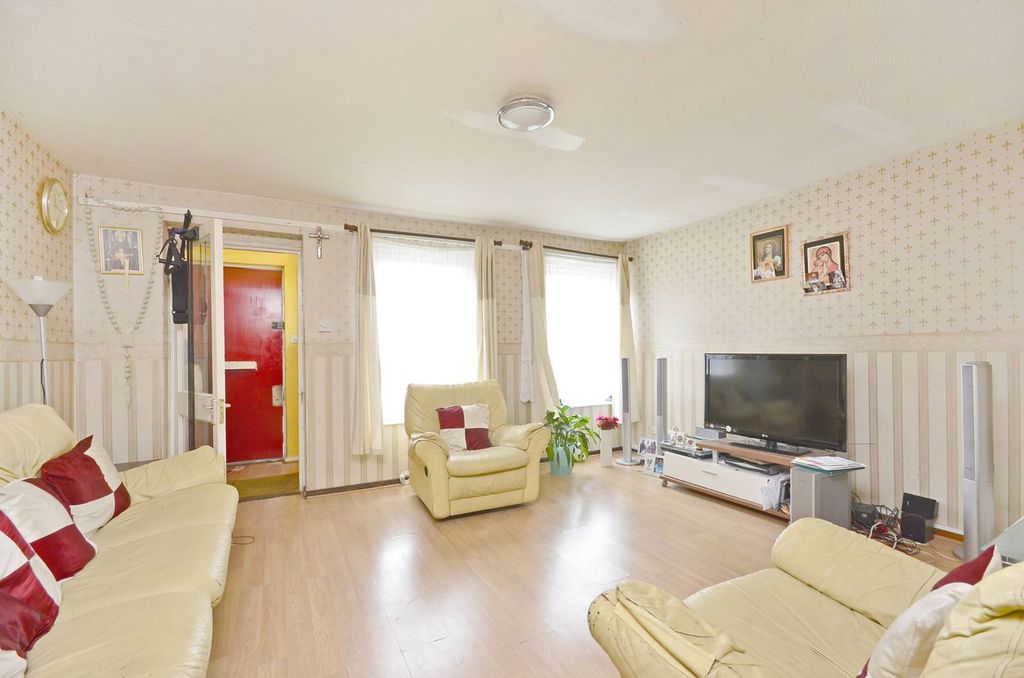 Property photo 2 of 6