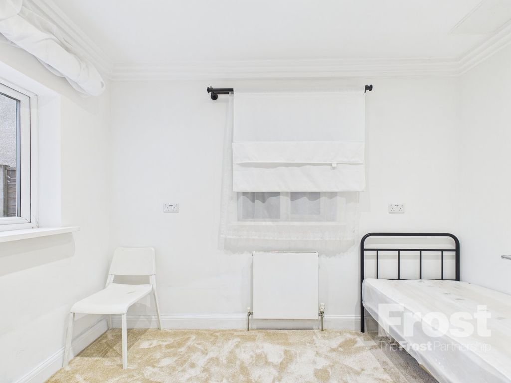 Property photo 1 of 5 Room