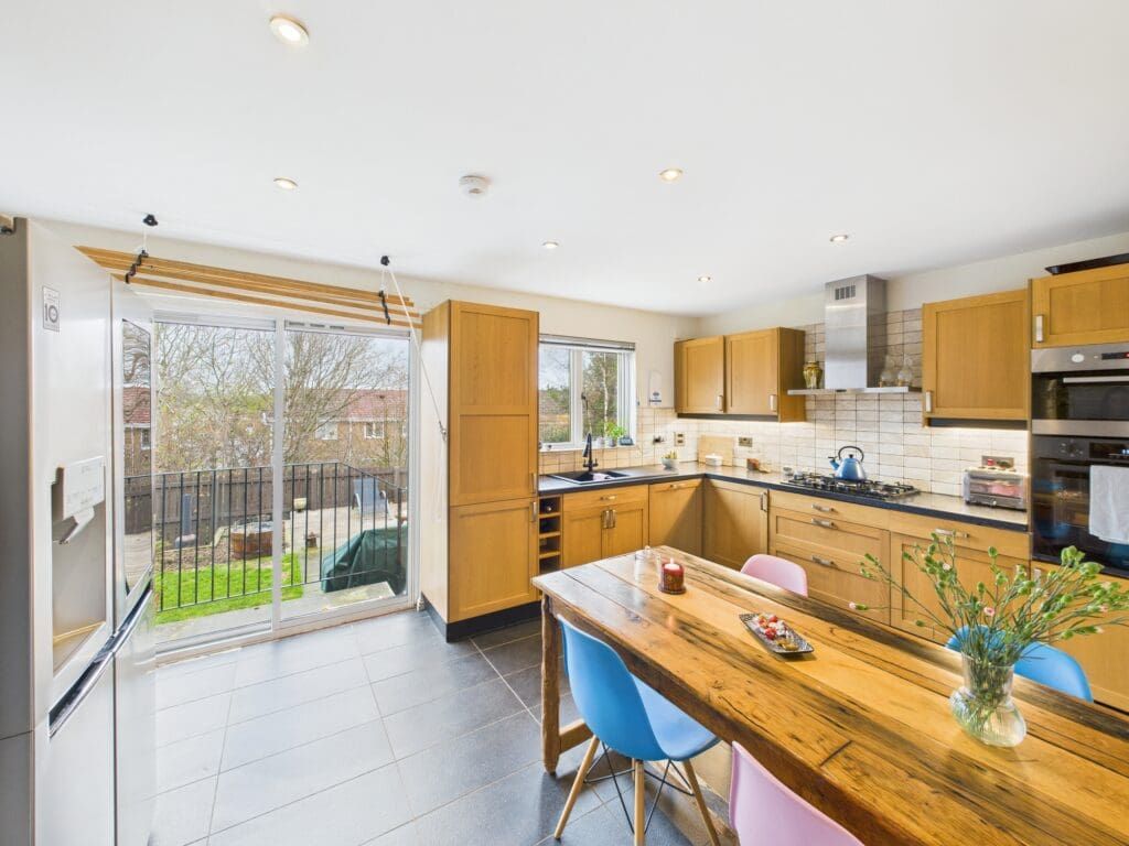 Property photo 2 of 25