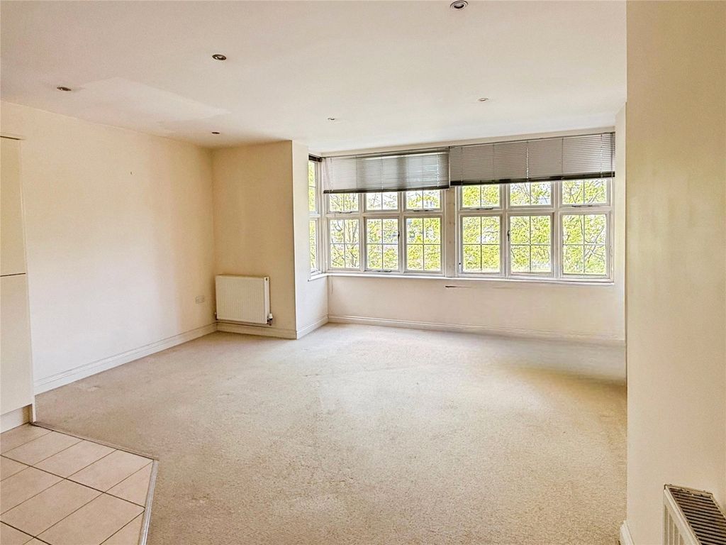 Property photo 2 of 8 Picture No. 17