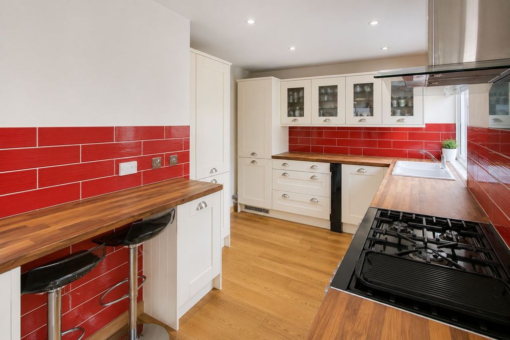 Property photo 2 of 17