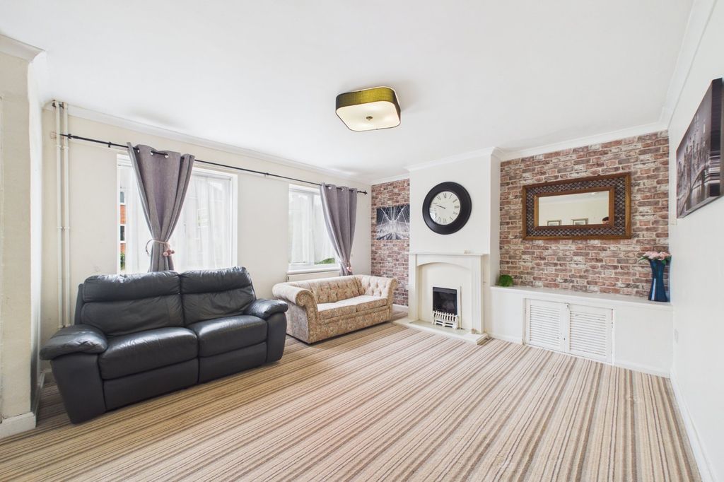 Property photo 2 of 8 Picture No. 11