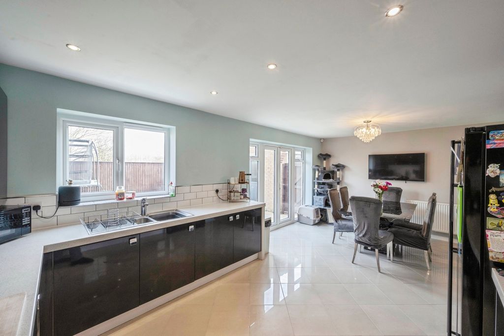 Property photo 2 of 15 Kitchen