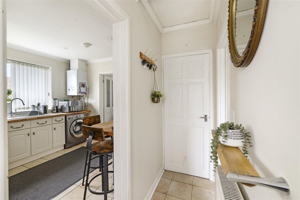 Property photo 2 of 16 5