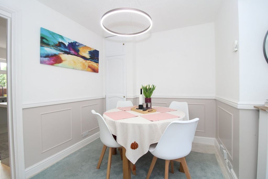 Property photo 3 of 18 Dining Room