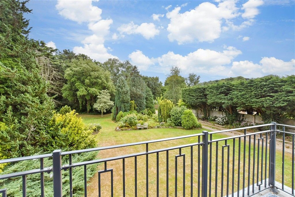Property photo 1 of 4 Balcony / Terrace