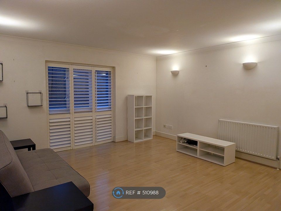 Property photo 2 of 7 Living Room