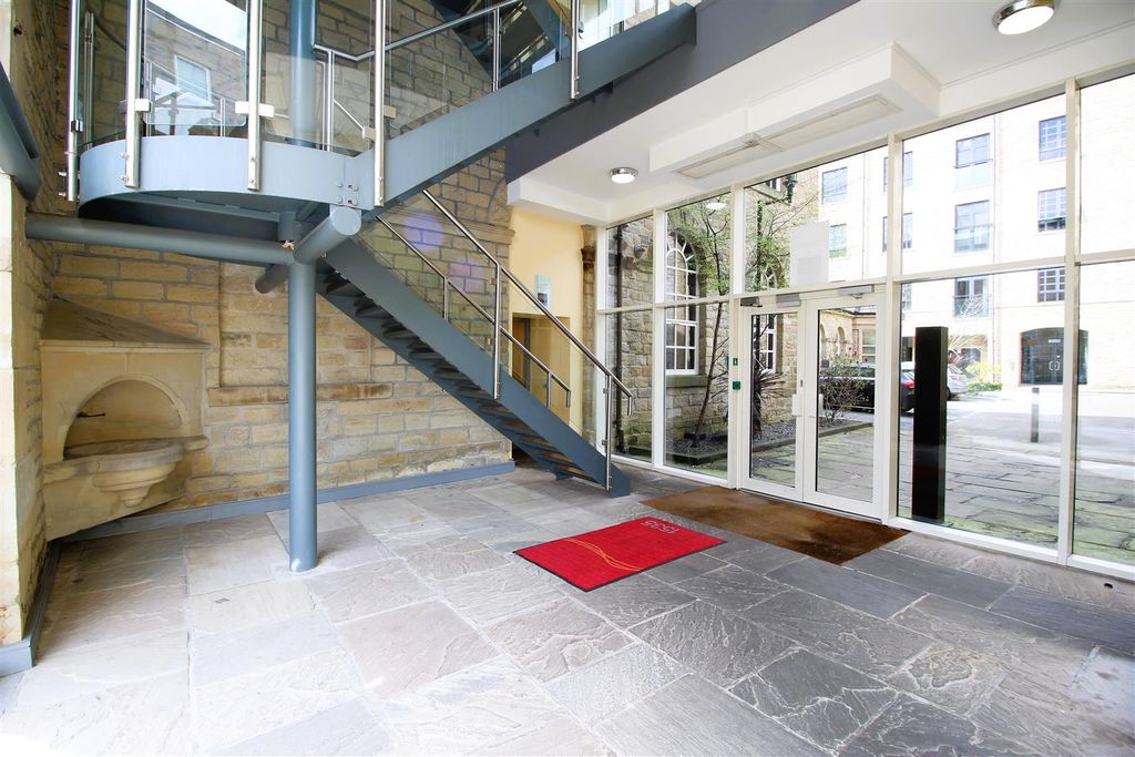 Property photo 1 of 14 Entrance