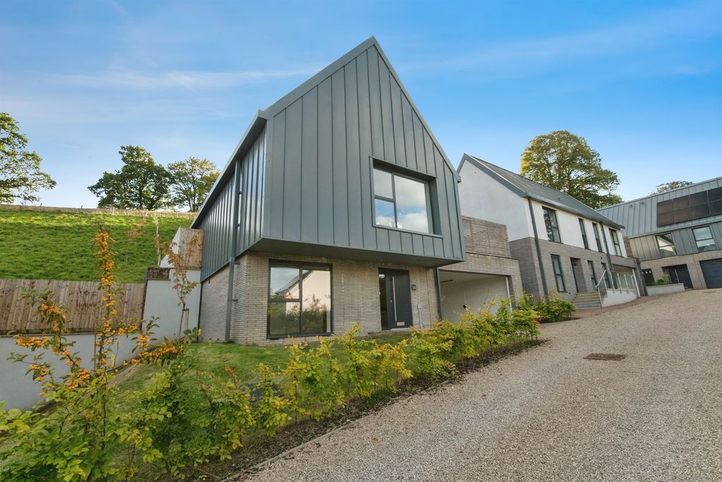 Property photo 1 of 21