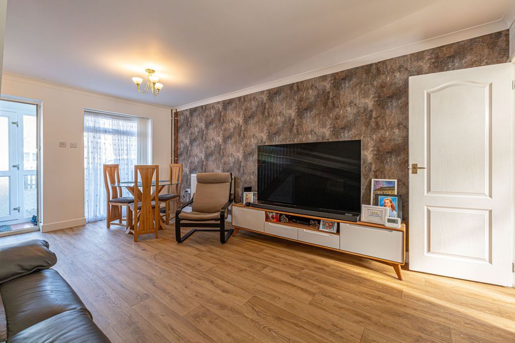 Property photo 3 of 21