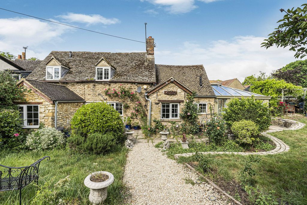 Property photo 1 of 32