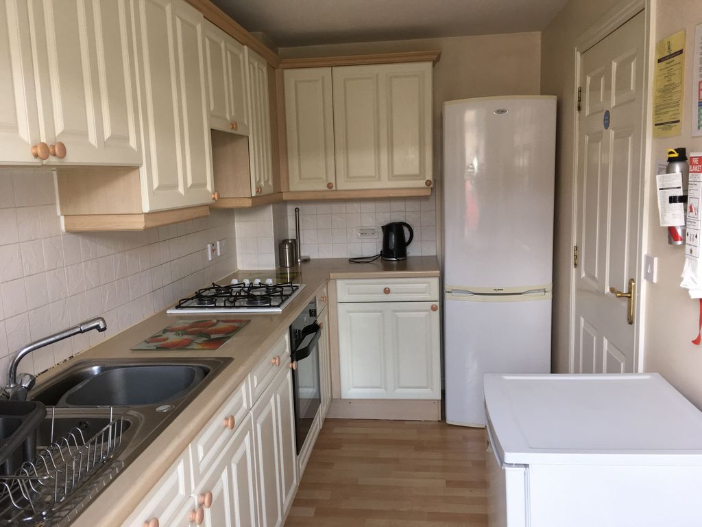 Property photo 3 of 8 Kitchen