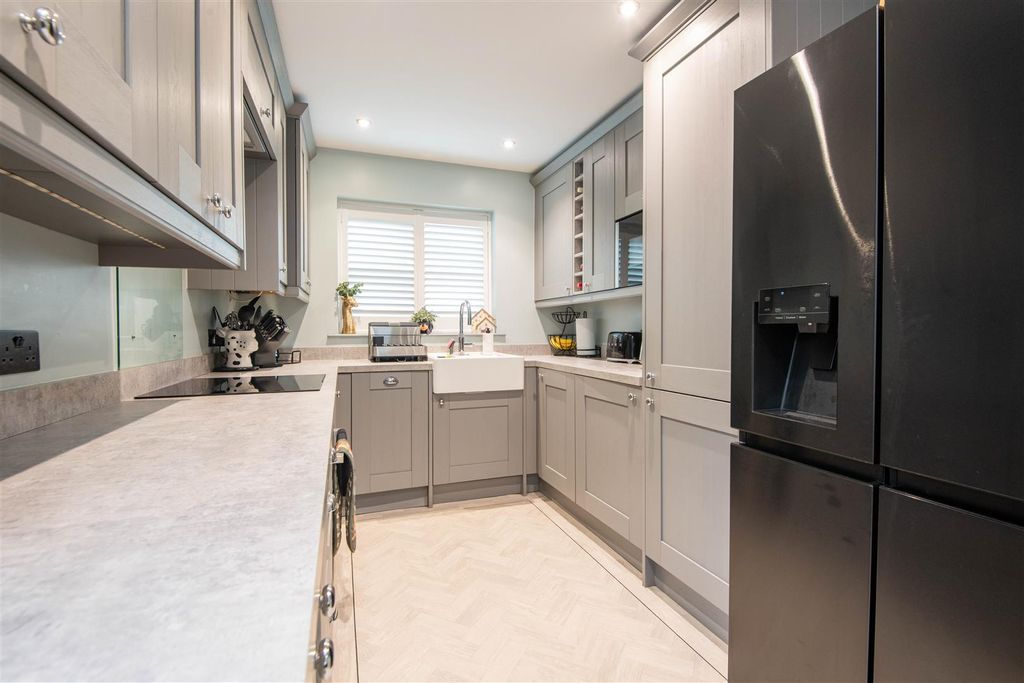 Property photo 3 of 27 Kitchen & Dining