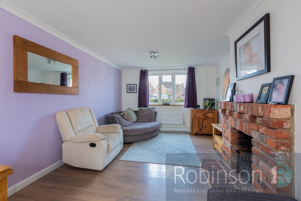 Property photo 3 of 11 Sitting Room