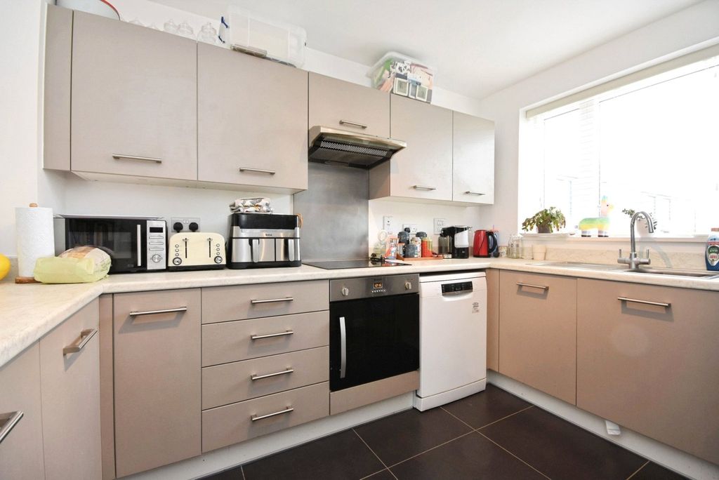 Property photo 2 of 16 Kitchen