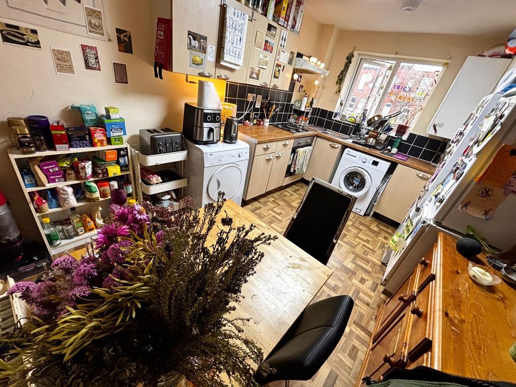 Property photo 2 of 6 Warm, Well-Equipped Kitchen With Wooden Worktops, ...