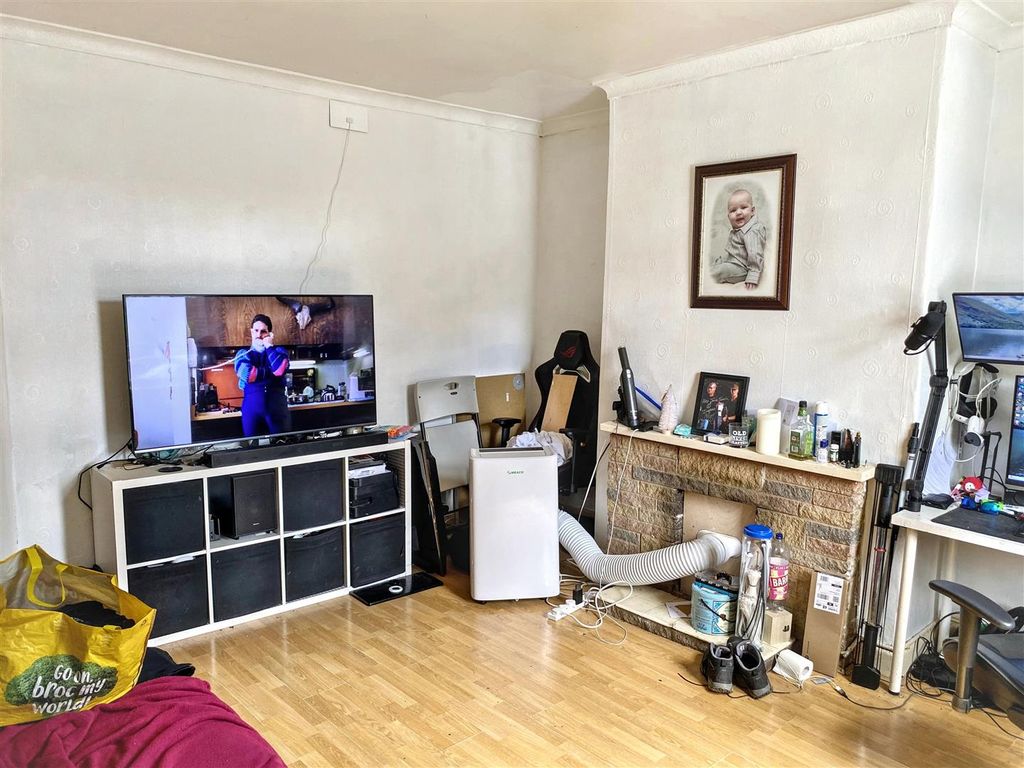 Property photo 3 of 9 20260526034502_20260523-Interior-11-Irnczqlykcqhn7