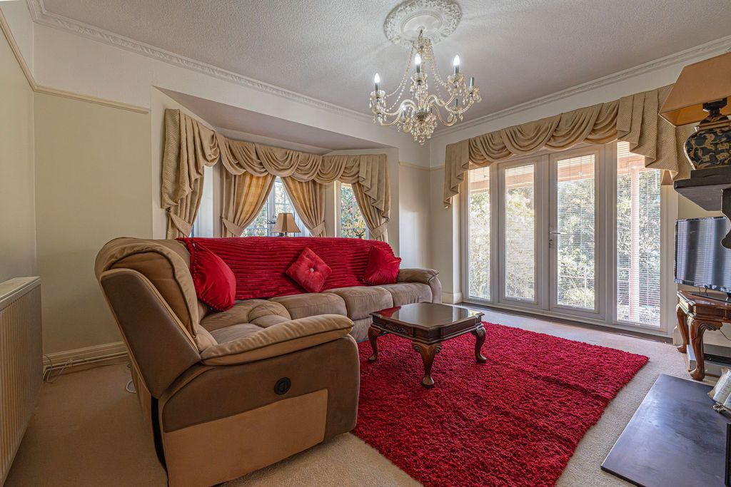 Property photo 3 of 36