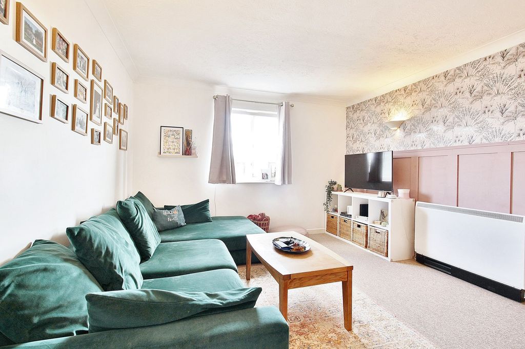 Property photo 3 of 8