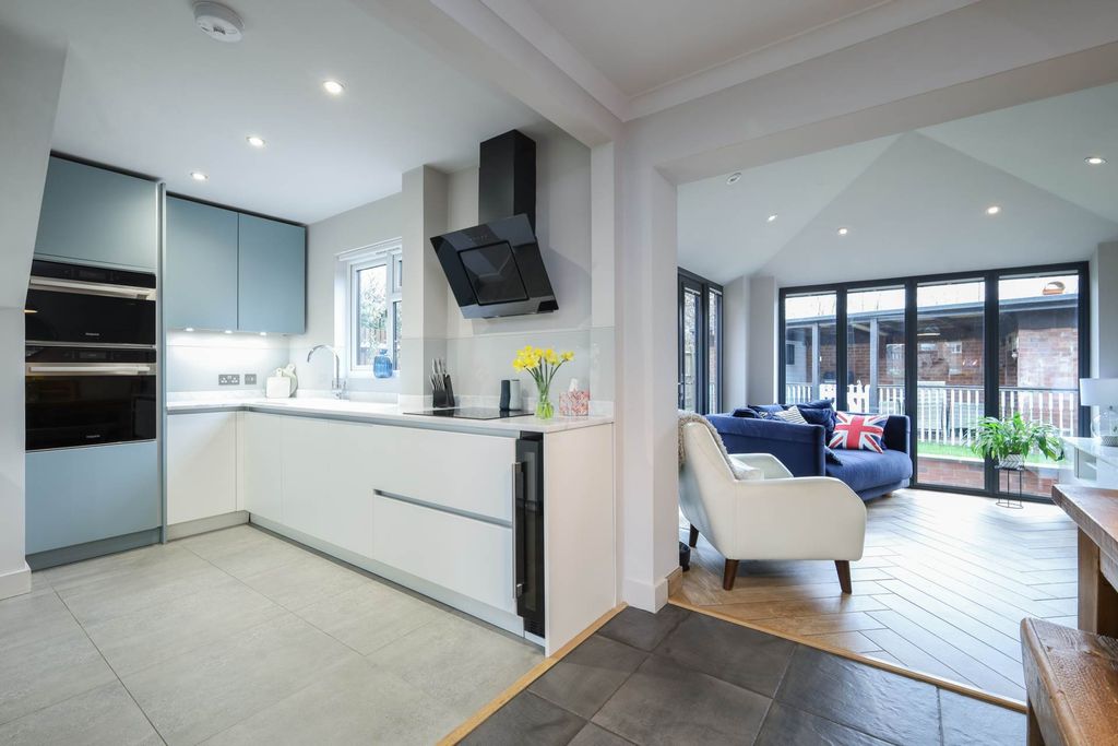 Property photo 3 of 27