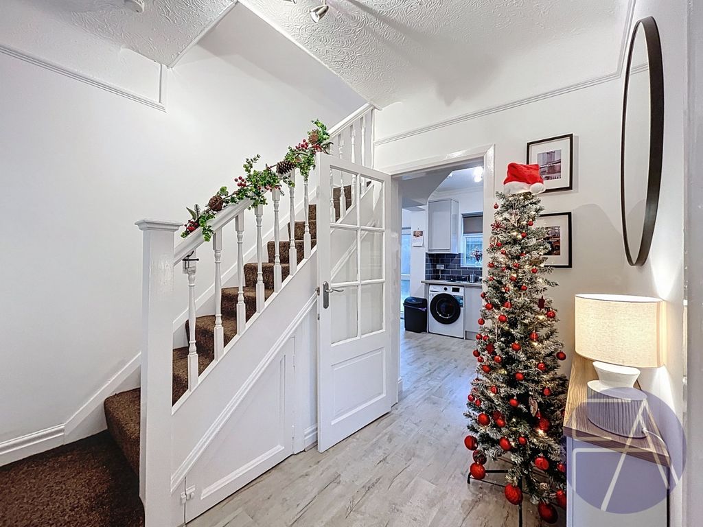 Property photo 3 of 16 4755724