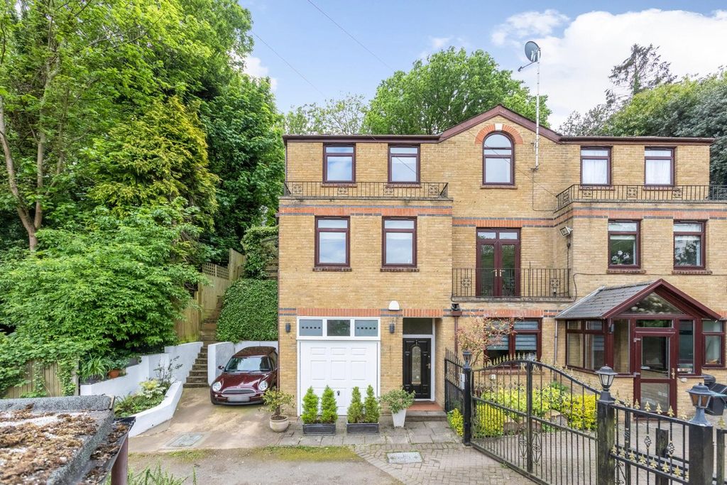 Property photo 2 of 17 1