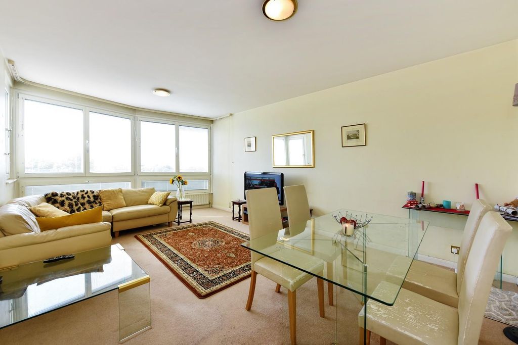 Property photo 2 of 14 24 Castleacre (2).Jpg