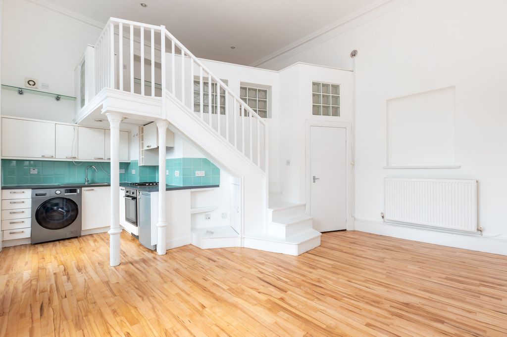 Property photo 2 of 11 2