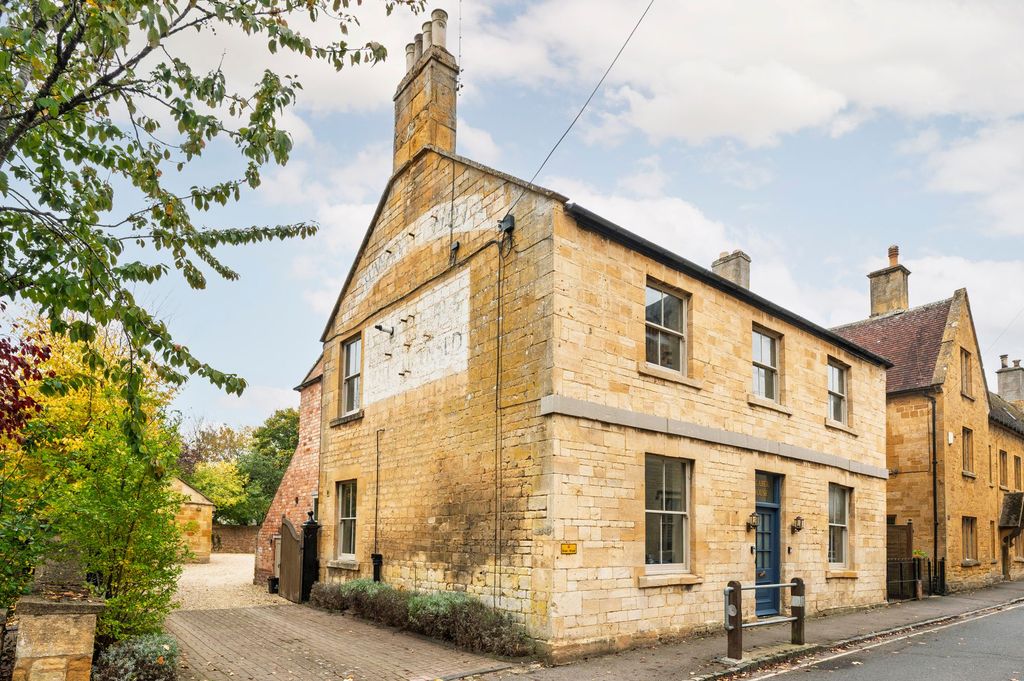 Property photo 1 of 11 Front