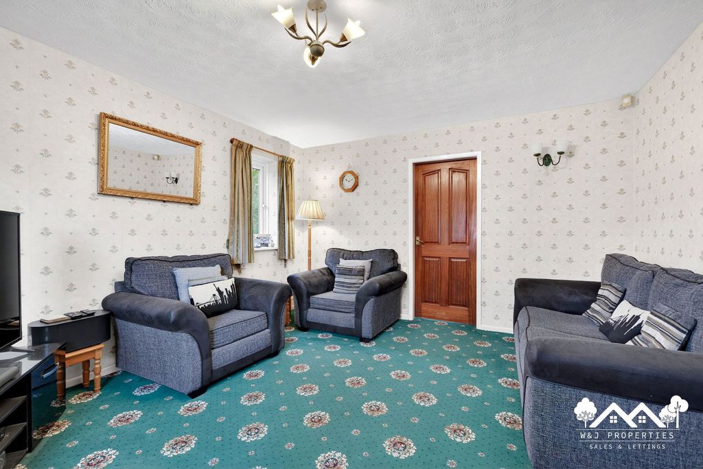 Property photo 3 of 40