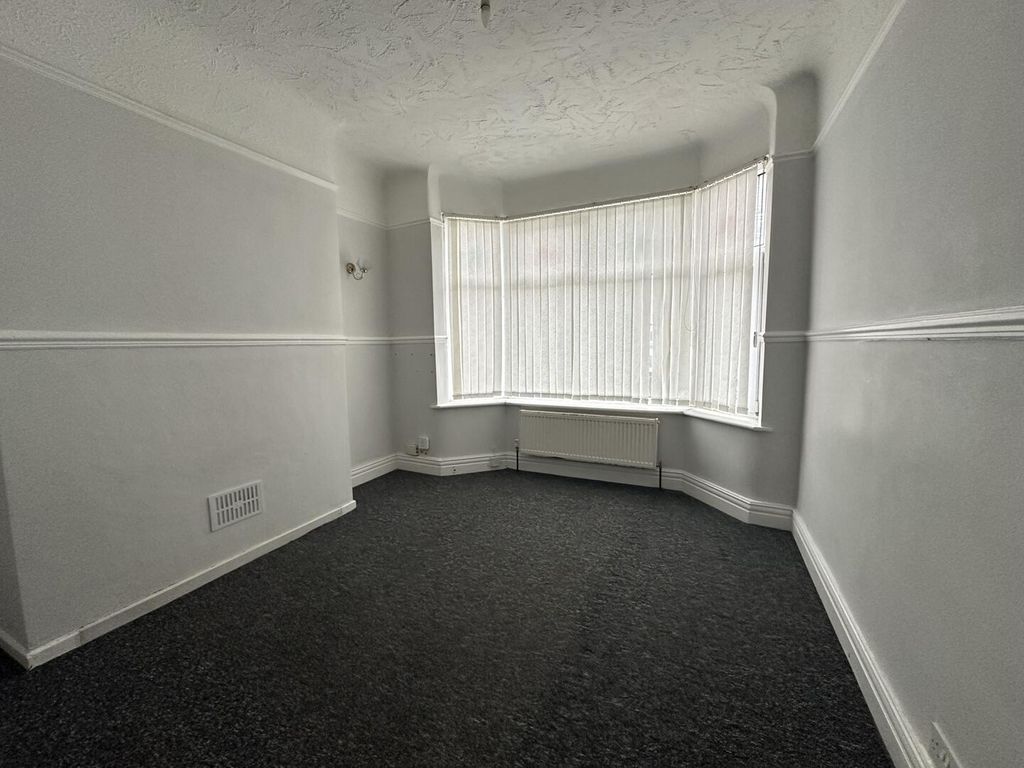 Property photo 2 of 7 Living Room