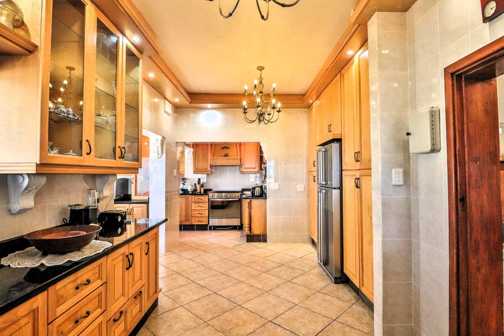Property photo 2 of 54