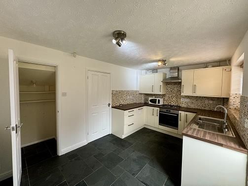 Property photo 3 of 8 Kitchen