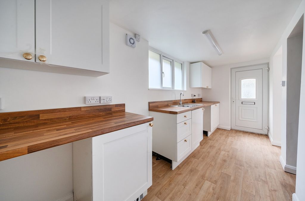 Property photo 2 of 10 1433476-4-69c6B2F...